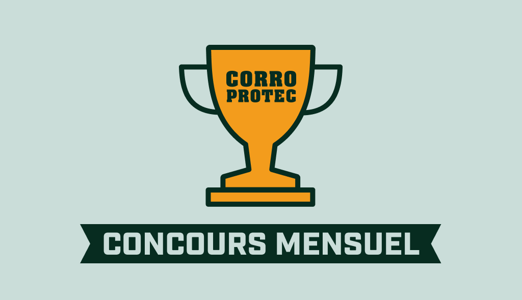 Trophée jaune avec le logo Corro-Protec et bannière verte foncée indiquant "Concours mensuel" sur fond bleu pâle.