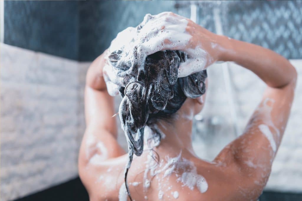 9 consejos sencillos para lavar el cabello en agua dura 10